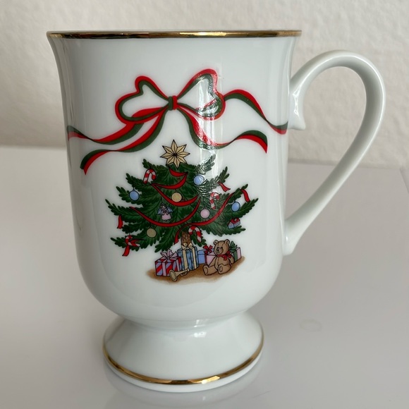 Sanyei Vintage Christmas Footed Mugs Japan Set of 2 - Picture 3 of 13